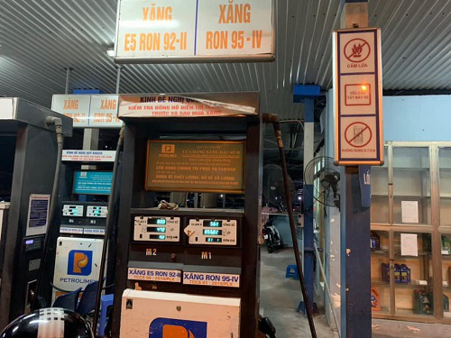 Phát hiện cây xăng găm hàng 20.000 lít xăng nhưng không bán cho khách tại Hà Nội - Ảnh 1.