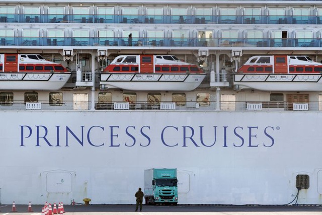 Số ca nhiễm tăng chóng mặt, Nhật Bản sai lầm khi cách ly 3.700 người trên du thuyền Diamond Princess? - Ảnh 2.