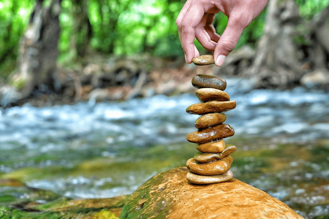 Bí quyết tìm bình yên giữa trăm ngàn vạn biến của cuộc đời: Cũng giống như đi xe đạp, để giữ thăng bằng, bạn phải liên tục tiến về phía trước - Ảnh 1.