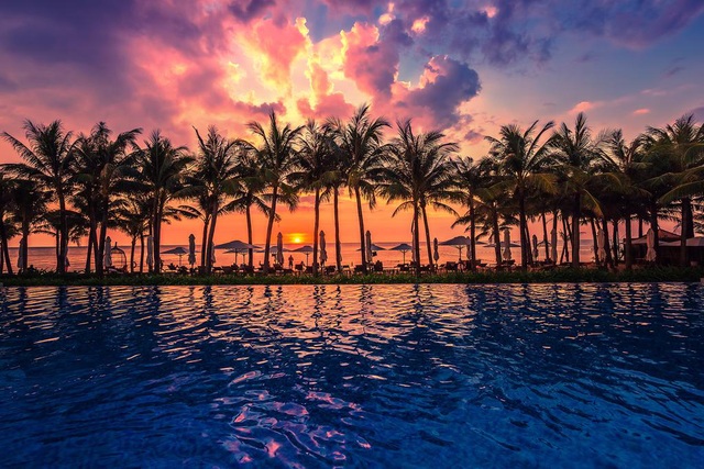 6 resort 5 sao sở hữu hồ bơi độc đáo bậc nhất đảo ngọc Phú Quốc đang có giá rẻ, giảm sâu đến không ngờ: Còn gì tuyệt hơn ngắm hoàng hôn, đắm mình trong làn nước xanh trong vắt - Ảnh 8.