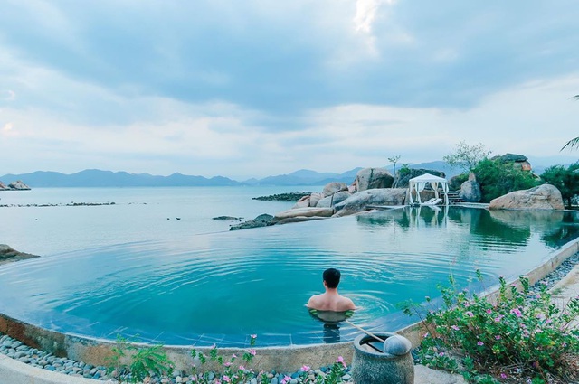Vịnh Ninh Vân - vùng biển được nhiều ngôi sao “săn đón” nhất Việt Nam hè 2020: Thiên đường của sự bình yên tột cùng - Ảnh 16.