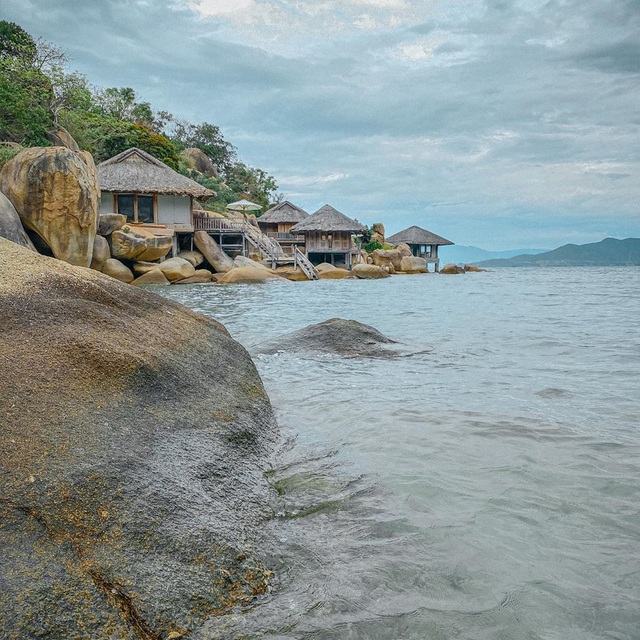 Vịnh Ninh Vân - vùng biển được nhiều ngôi sao “săn đón” nhất Việt Nam hè 2020: Thiên đường của sự bình yên tột cùng - Ảnh 13.