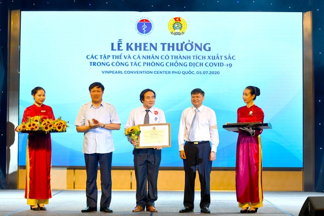 Vinpearl, Vietnam Airlines tặng 5.000 kỳ nghỉ 5 sao trọn gói tri ân lực lượng y tế tuyến đầu - Ảnh 2.
