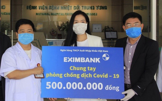 Eximbank tiếp tục ủng hộ 500 triệu đồng tiếp sức cho BV Bệnh Nhiệt đới Trung ương