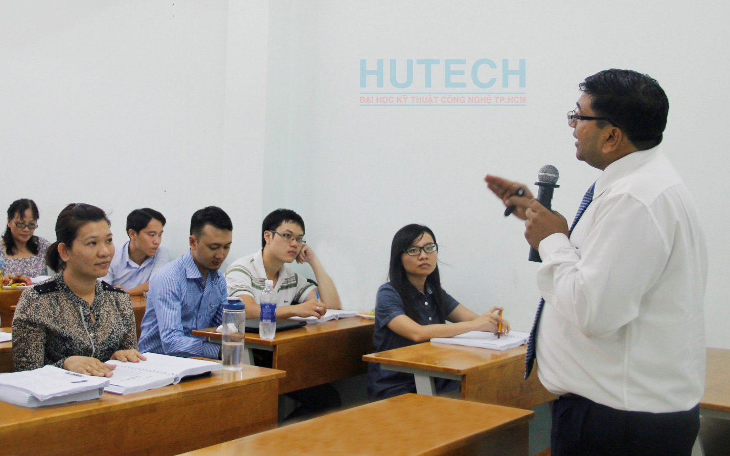 Hoàn thiện năng lực quản trị toàn cầu với bằng MBA OUM tại HUTECH