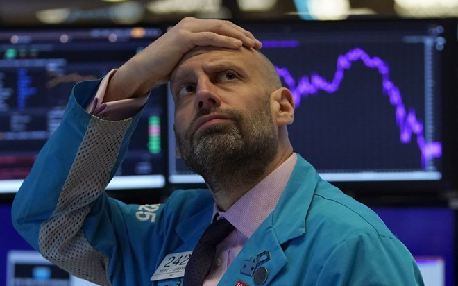 Dow Jones rớt 2.700 điểm, chứng khoán Mỹ lại "rút phích"