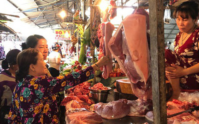 Thủ tướng yêu cầu báo cáo, nêu rõ trách nhiệm việc tăng giá thịt lợn