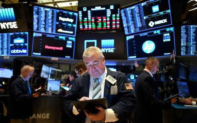 Lo ngại về mùa báo cáo tài chính, Dow Jones và S&P 500 lần đầu rớt điểm sau 3 phiên, trong khi cổ phiếu công nghệ bứt phá