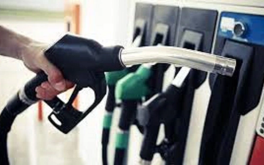 Giá xăng tăng mạnh gần 1000 đồng/lít kể từ 15 giờ chiều nay