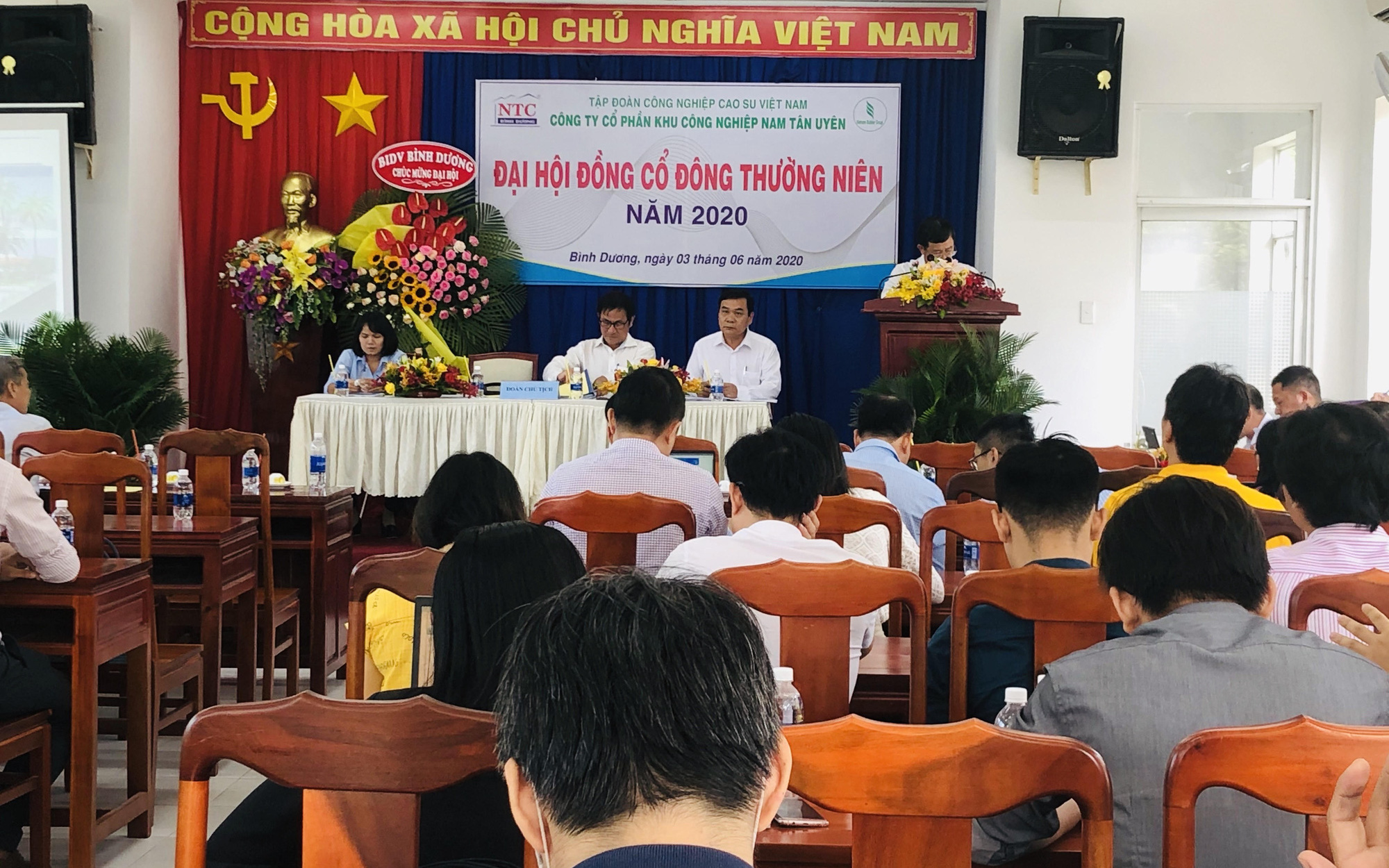 ĐHĐCĐ Nam Tân Uyên (NTC): Nửa đầu năm dự hoàn tất thanh toán đền bù cho PHR thông qua 2 đợt, tháng 8/2020 sẽ tiến hành kế hoạch tăng vốn, chuyển sàn HoSE