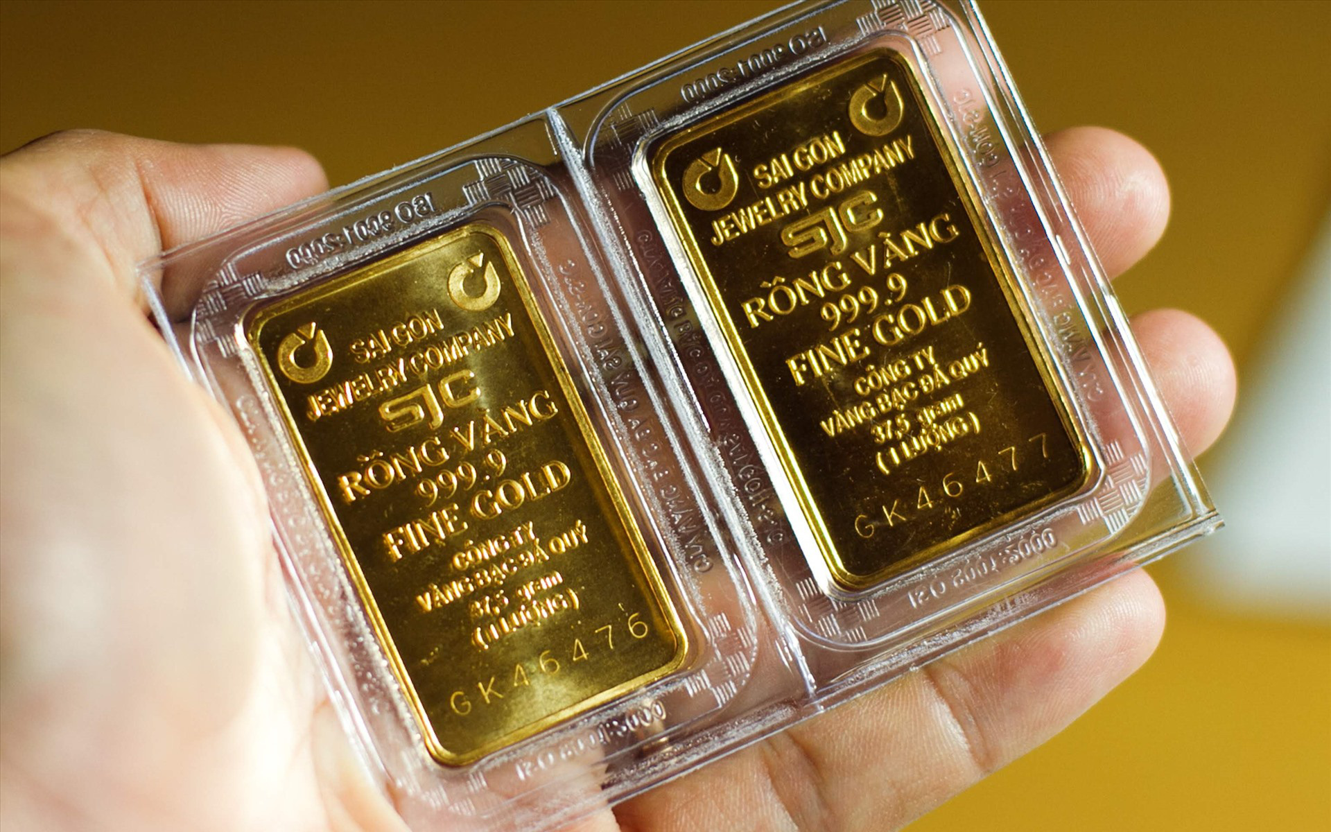 Giá vàng trong nước quay đầu giảm, vẫn đắt hơn giá vàng thế giới 3 triệu đồng/lượng
