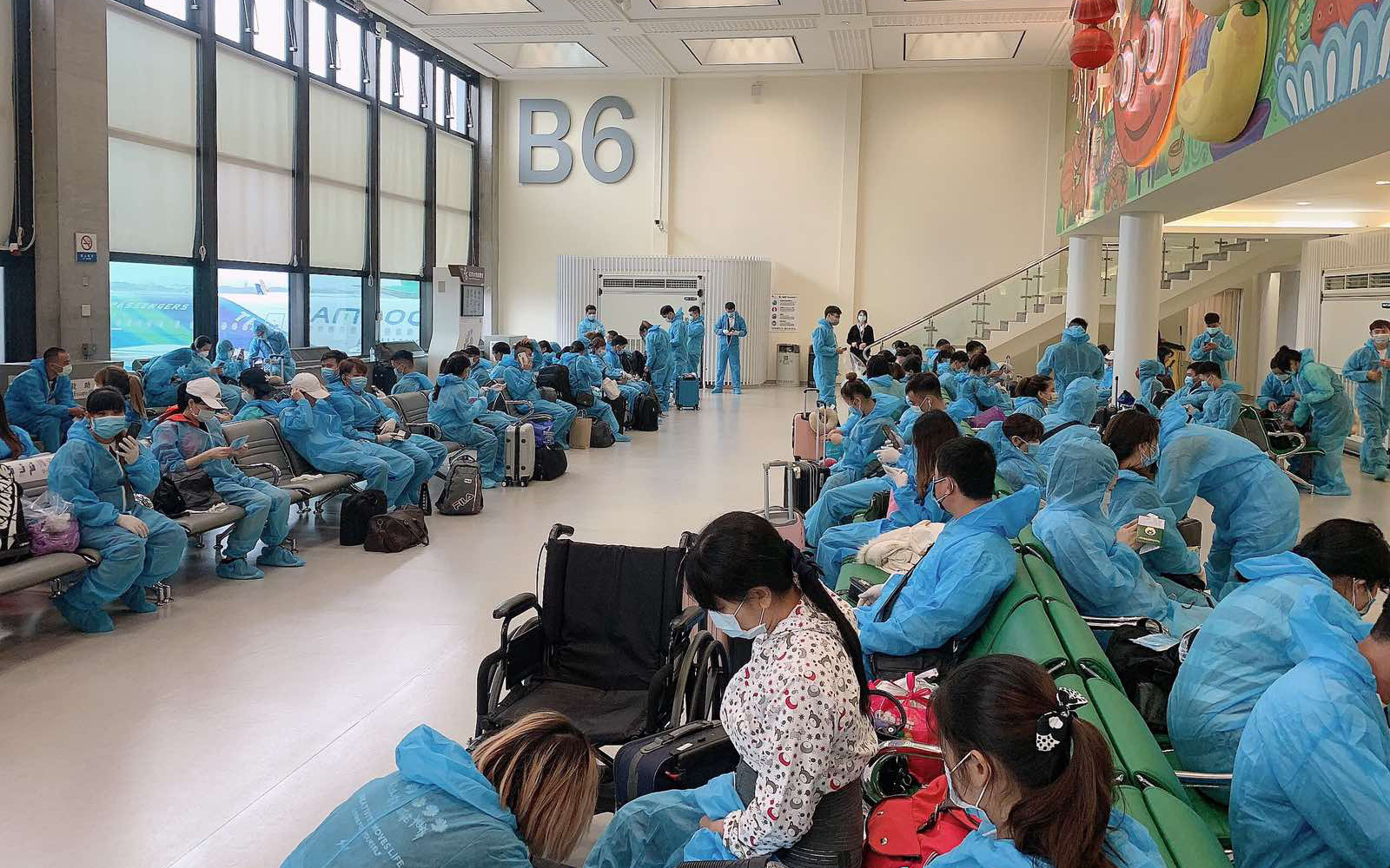Hai chuyến bay đưa hơn 350 công dân Việt Nam từ Đài Loan (Trung Quốc) về nước