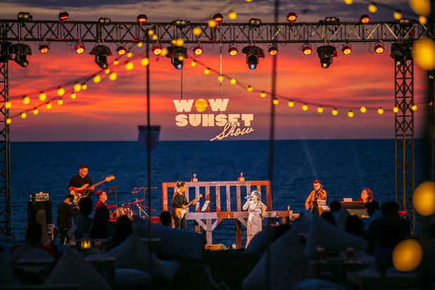 Wow Sunset Show: Bữa tiệc âm nhạc ấn tượng, đưa khán giả sống chậm đúng nghĩa và thả mình trôi theo dòng giai điệu - Ảnh 1.