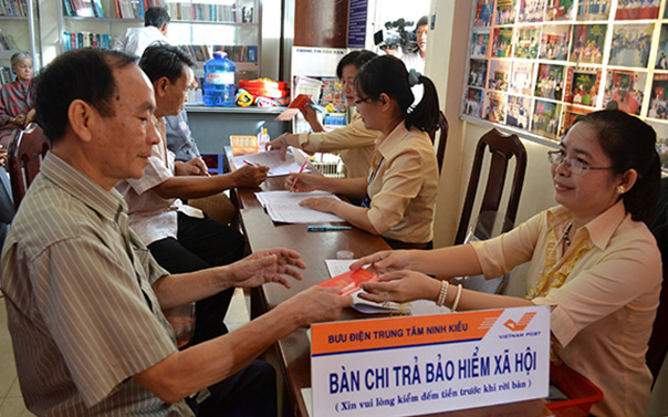 Đủ năm đóng BHXH nhưng chưa đủ tuổi nghỉ hưu thì sao?