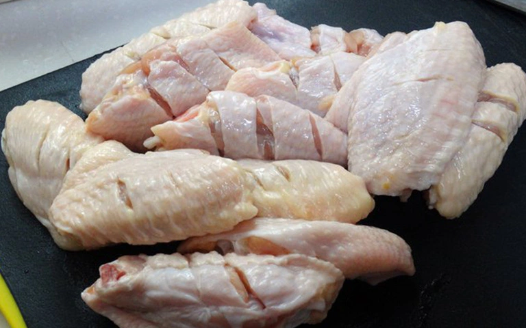 Trung Quốc phát hiện virus corona trên cánh gà đông lạnh nhập khẩu từ Brazil