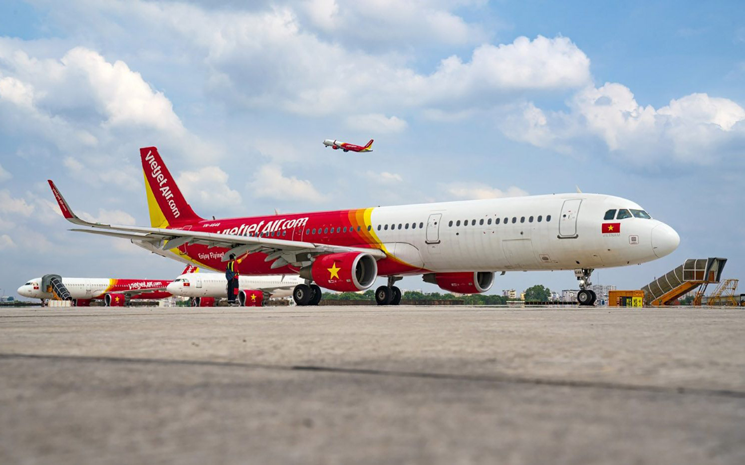 Vietjet lỗ vận chuyển hàng không 1.440 tỷ đồng trong 6 tháng, mức tích cực so với các hãng trên thế giới