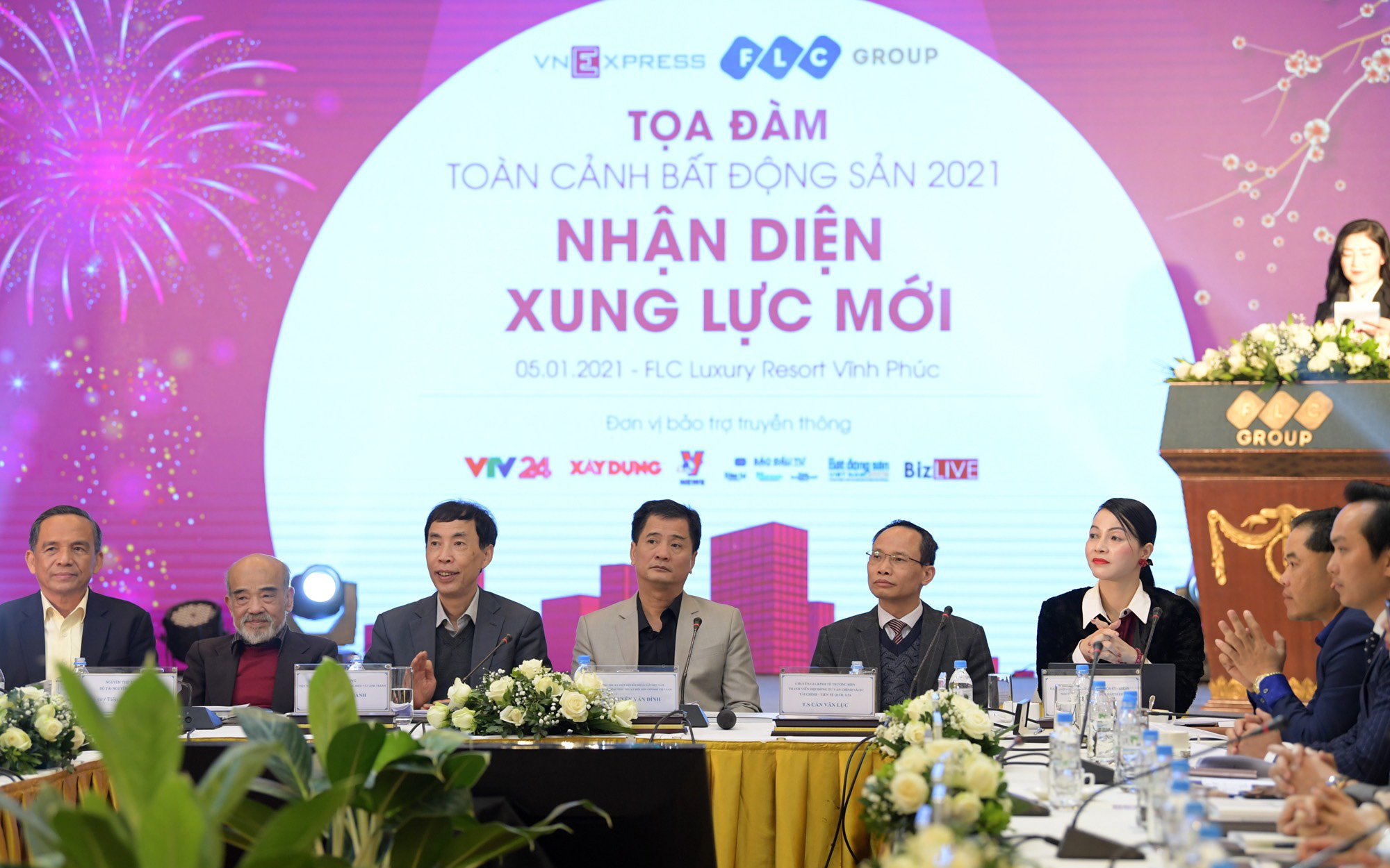 Toàn cảnh thị trường BĐS 2021: Bất động sản sẽ vượt qua chứng khoán trở thành kênh đầu tư hấp dẫn bậc nhất?