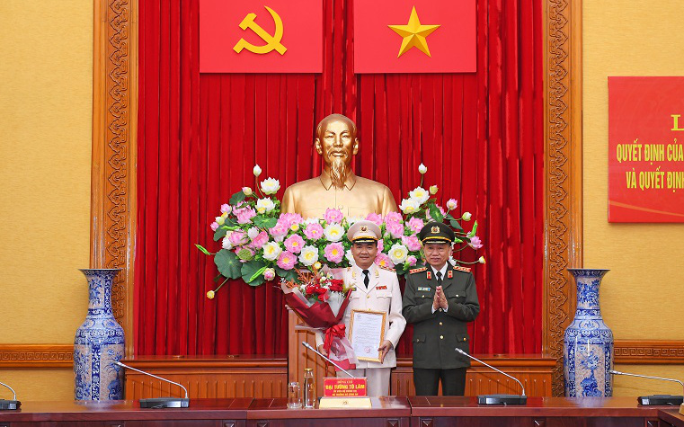 Thăng hàm Trung tướng cho Phó Chủ nhiệm Uỷ ban Quốc phòng và An ninh của Quốc hội