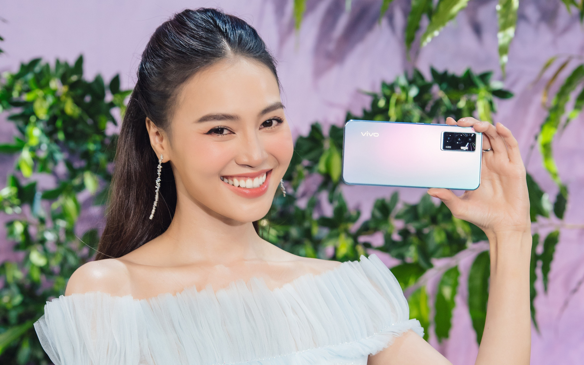 Vivo ra mắt mẫu V23e tại Việt Nam: Camera selfie khủng 50 MP, thiết kế giống iPhone 13, giá 8,5 triệu đồng