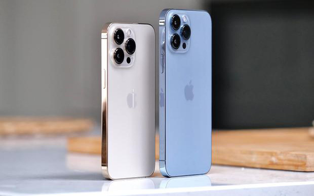 iPhone 13 xách tay chạm đáy, giảm giá hơn 10 triệu đồng sau gần 2 tháng về Việt Nam