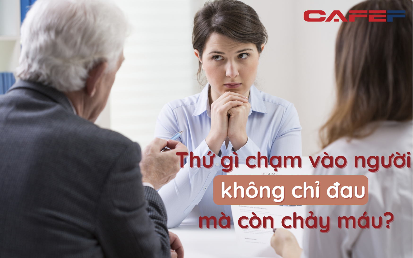 "Thứ gì khi chạm vào vừa khiến người ta đau lại còn đổ máu?" Cô gái nhanh nhẹn trả lời, chỉ 5 từ vừa đơn giản lại vô cùng sâu cay!