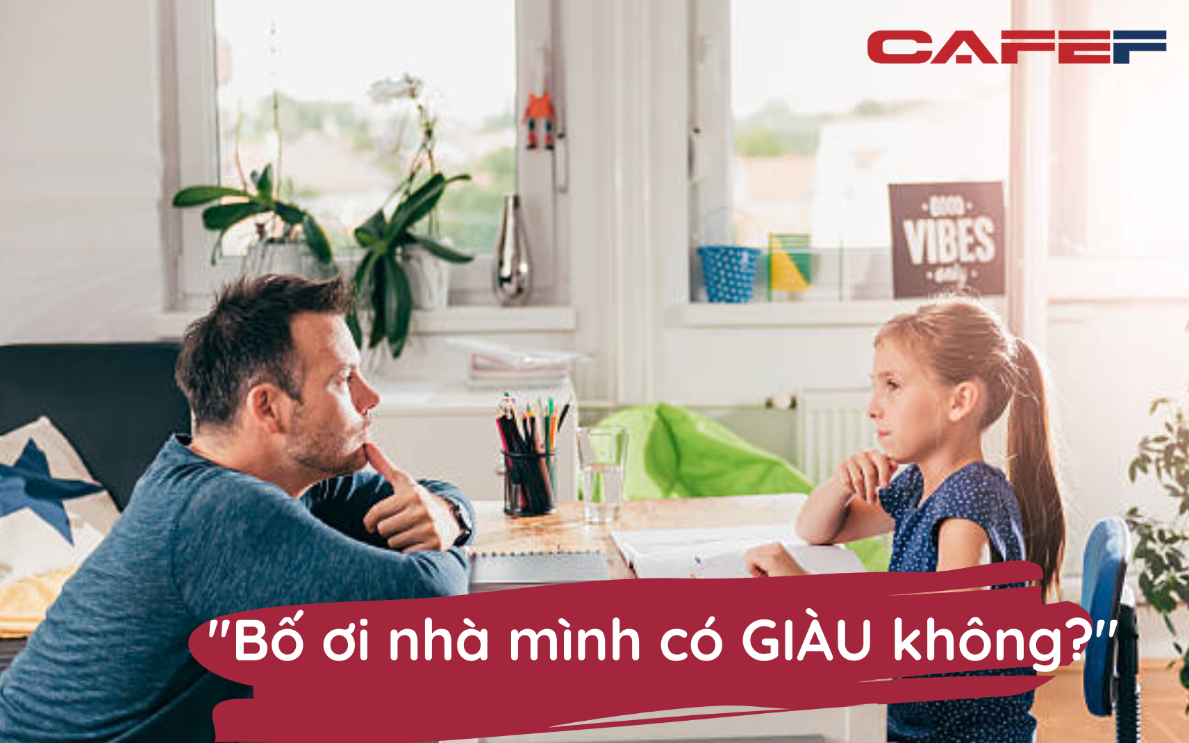 Cùng được hỏi “Nhà mình có giàu không?” và đây là phản ứng của hai người cha: Dạy con thông thái, về sau mới mong thu về trái ngọt