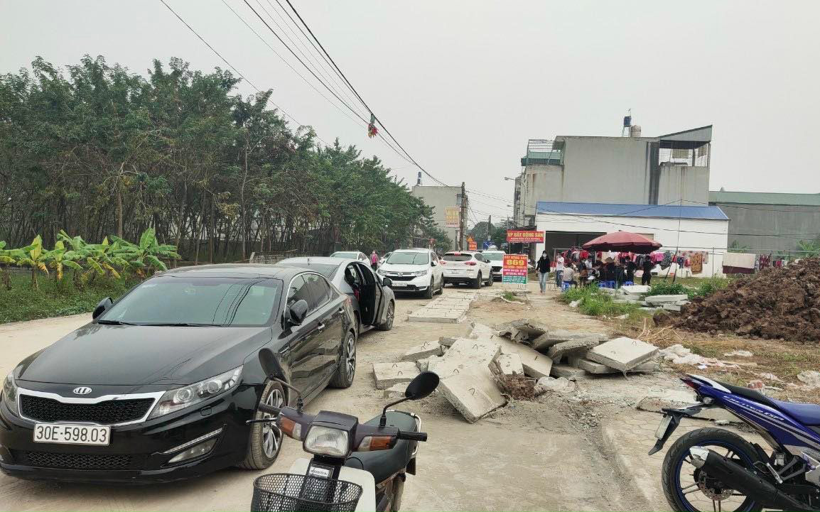 ‘Sóng’ lại nổi ở vùng ven, nhà đầu tư mua bán đất như ‘mớ rau’