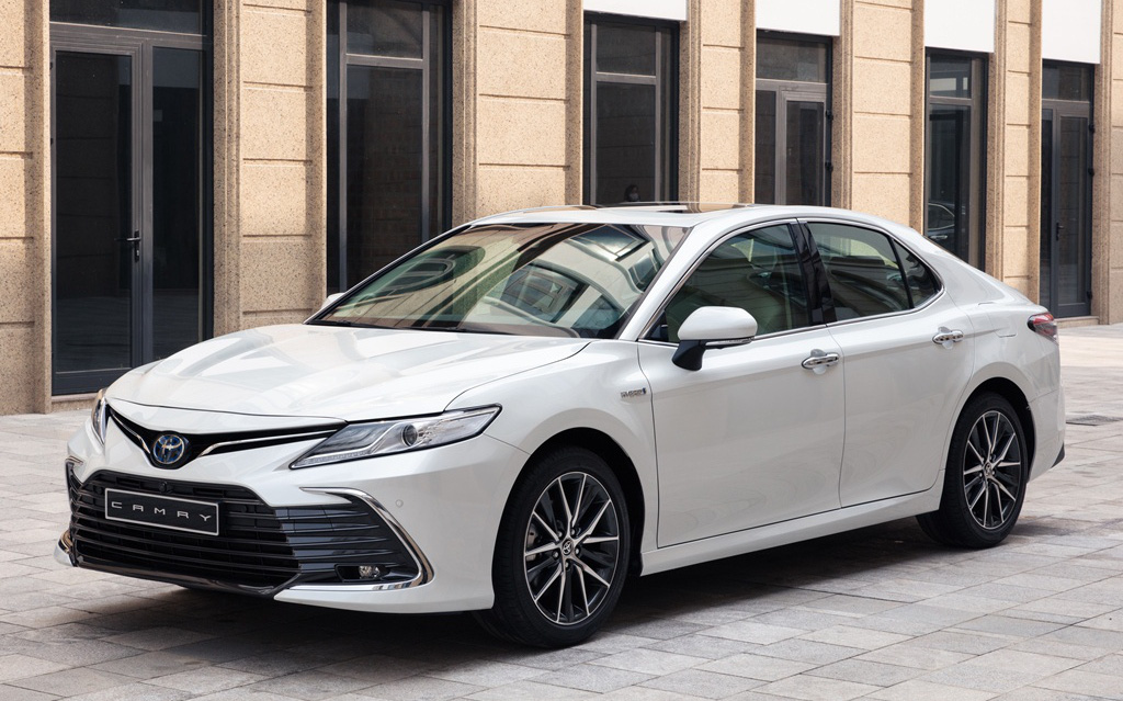 Toyota Camry 2022 ra mắt tại Việt Nam, giá từ 1,05 tỷ đồng