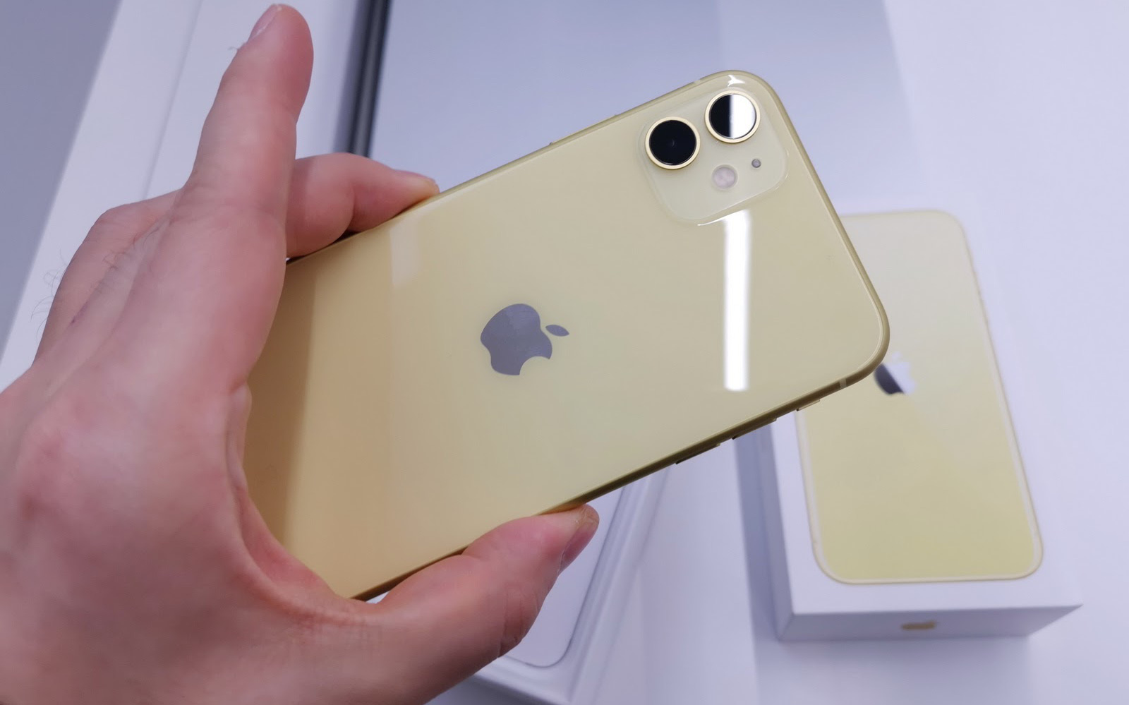 iPhone 11 cũ sập giá, xuống mức khoảng 10 triệu đồng tại Việt Nam