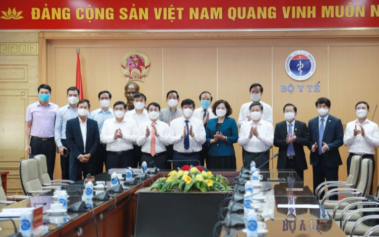 4 "ông lớn" ngân hàng và HDBank, Sovico ủng hộ 160 tỷ đồng cho Quỹ mua vaccine phòng COVID-19, Vingroup ủng hộ 4 triệu liều vaccine