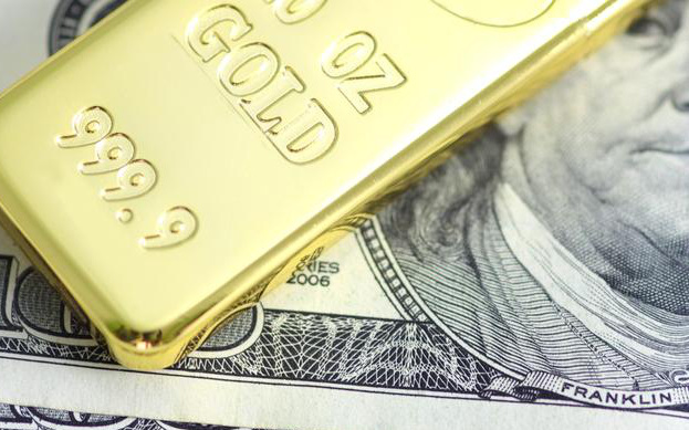Giá vàng thế giới lên cao nhất 4,5 tháng, USD trượt dốc