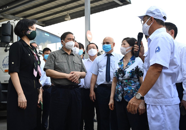 Thủ tướng đánh giá Vinamilk là doanh nghiệp điển hình vừa sản xuất, vừa chiến đấu trong dịch covid-19 - Ảnh 9.