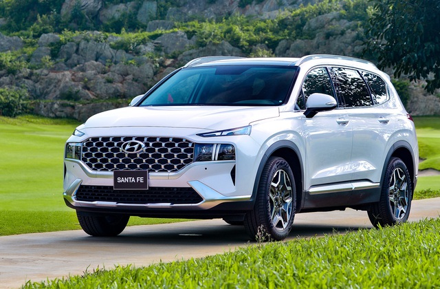 Hyundai bán hơn 5.500 xe trong tháng 6, Accent và Santa Fe vẫn là ngôi sao - Ảnh 1.