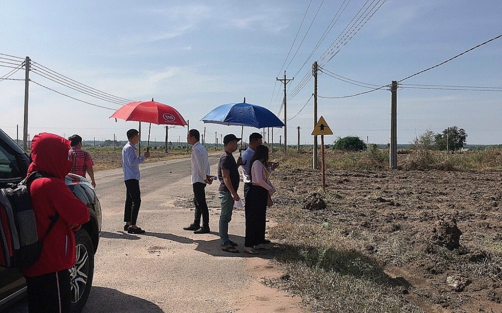 Những nhà đầu tư “ôm đất” lúc đỉnh sốt, động thái thế nào nếu dịch kéo dài đến tháng 9?