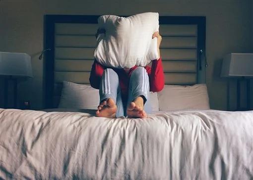 4 thói quen ngủ cực xấu, làm tăng nguy cơ tử vong nhưng nhiều người Việt lại lạm dụng, coi đó là cách để bù đắp cho sức khoẻ - Ảnh 3.