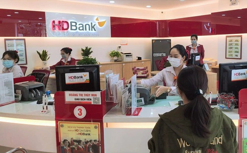 Lợi nhuận từ dịch vụ của HDBank quý 2 cao gấp 3,8 lần cùng kỳ, tỷ lệ nợ xấu chỉ 0,8%