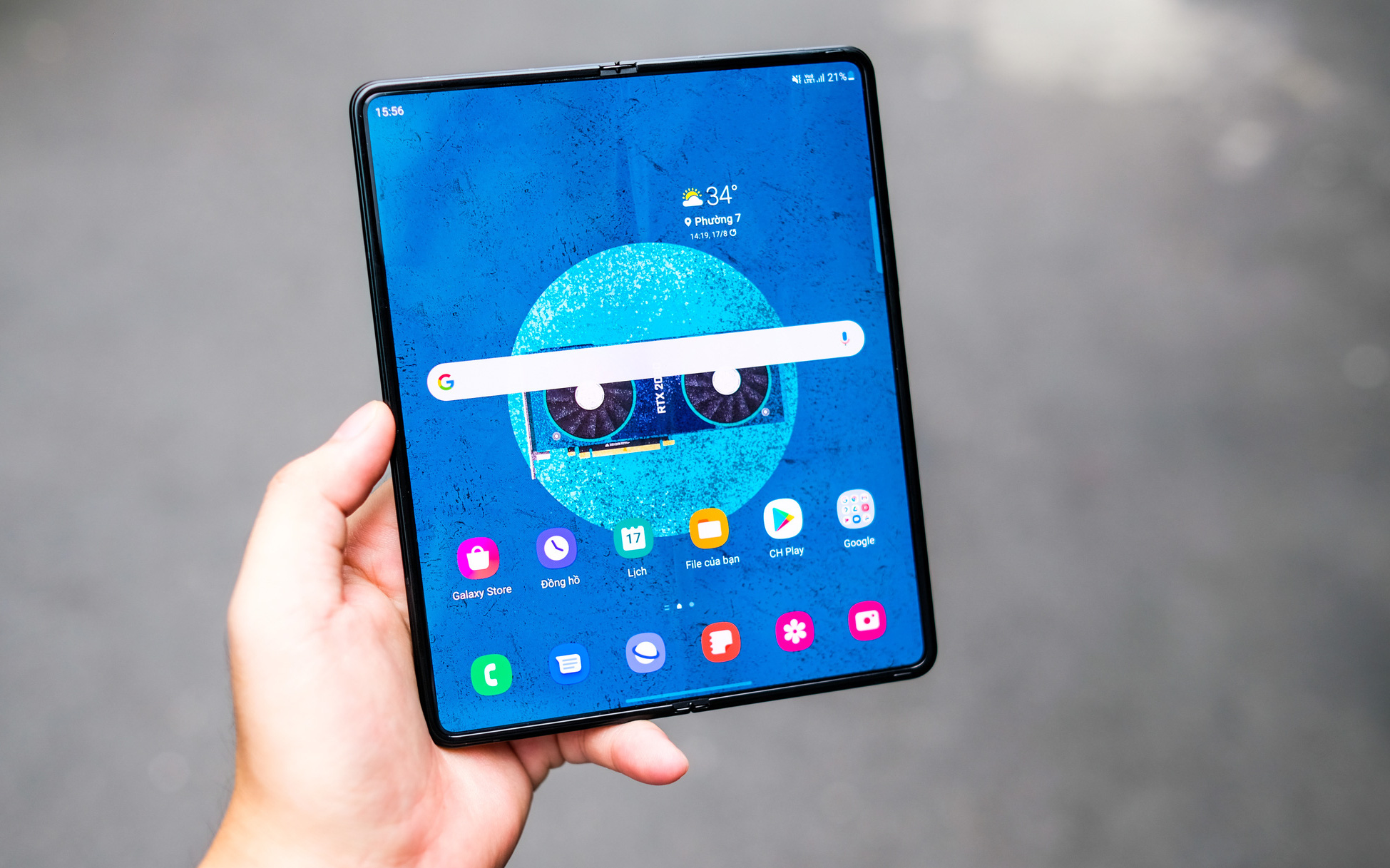 Trong hộp của Samsung Galaxy Z Fold3 giá hơn 40 triệu đồng có gì?