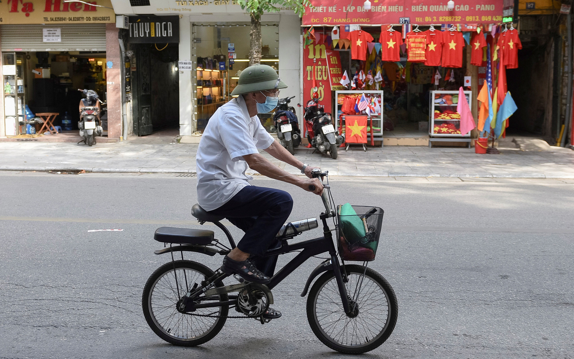 Không phát tiền quy mô lớn như các quốc gia phát triển, Việt Nam đã làm gì cho người dân?