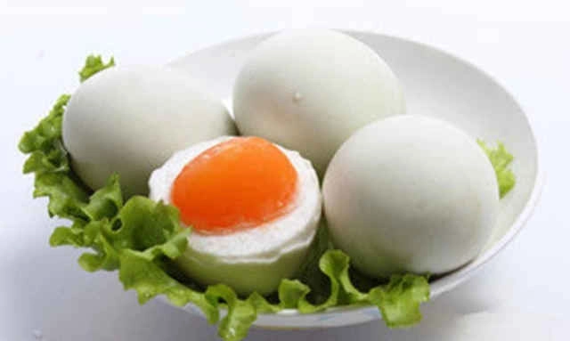 Trứng gà, trứng vịt, trứng ngỗng và cả trứng cút, loại trứng nào tốt nhất cho sức khỏe? Ai cũng từng ăn qua nhưng rất ít người Việt hiểu hết giá trị dinh dưỡng - Ảnh 2.