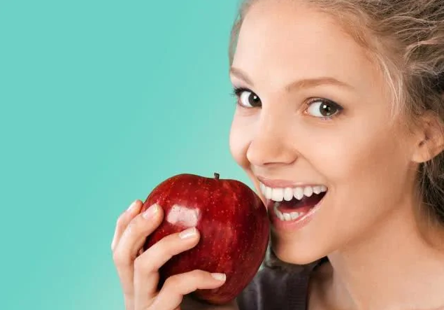 Ăn táo có tốt không? Câu trả lời của là CÓ nếu bạn biết 6 điều CẤM KỴ này và 4 tác dụng phụ khi ăn quá nhiều loại quả này - Ảnh 2.