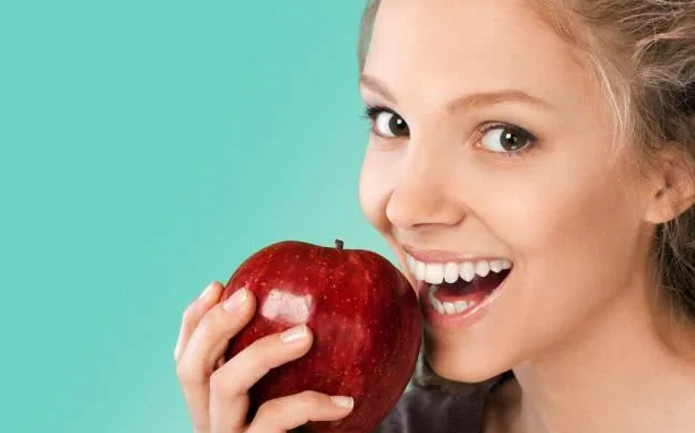 Ăn táo có tốt không? Câu trả lời của là CÓ nếu bạn biết 6 điều CẤM KỴ này và 4 tác dụng phụ khi ăn quá nhiều loại quả này