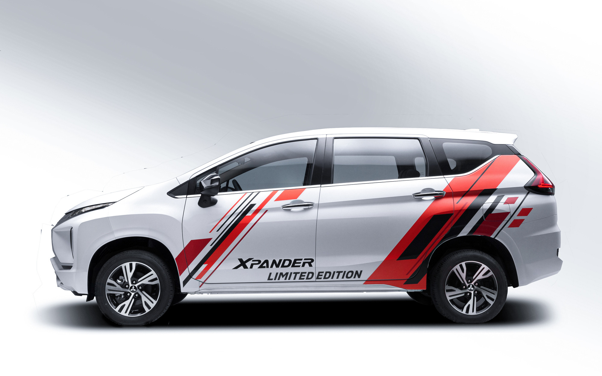 Mitsubishi Xpander bản đặc biệt ra mắt tại Việt Nam: Thêm camera 360, màn hình 10 inch, giá không đổi