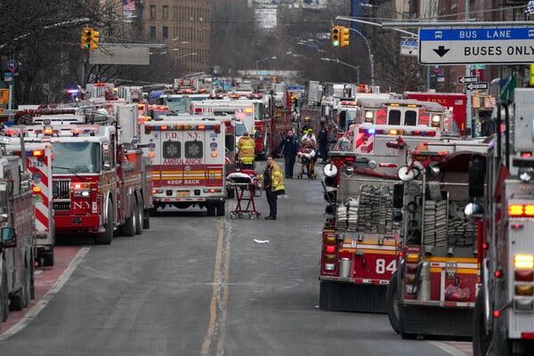 Cháy chung cư lớn nhất lịch sử New York,  ít nhất 19 người thiệt mạng, 60 người bị thương - Ảnh 4.