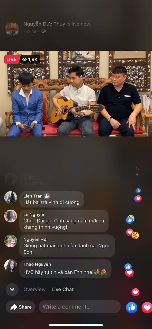 Bầu Thụy say sưa nghe nghệ sĩ Ngọc Sơn và Hồ Văn Cường hát trên livestream - Ảnh 1.