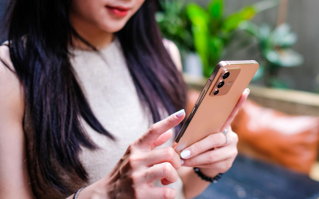 Smartphone 5G có camera selfie 50 MP, kiểu dáng giống iPhone 13