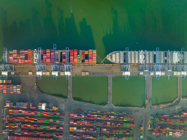 Cận cảnh cảng lớn nhất trong cụm cảng container lớn nhất Việt Nam - Ảnh 3.