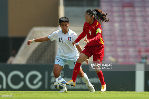 Huỳnh Như lần thứ 3 liên tiếp giàng được giải thưởng quả bóng Vàng nữ Việt Nam 2021 - Ảnh 2.