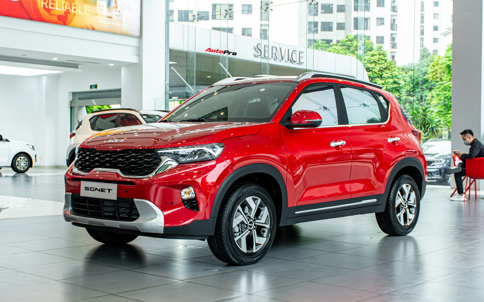 Kia Sonet tiếp tục tăng giá 10 triệu đồng