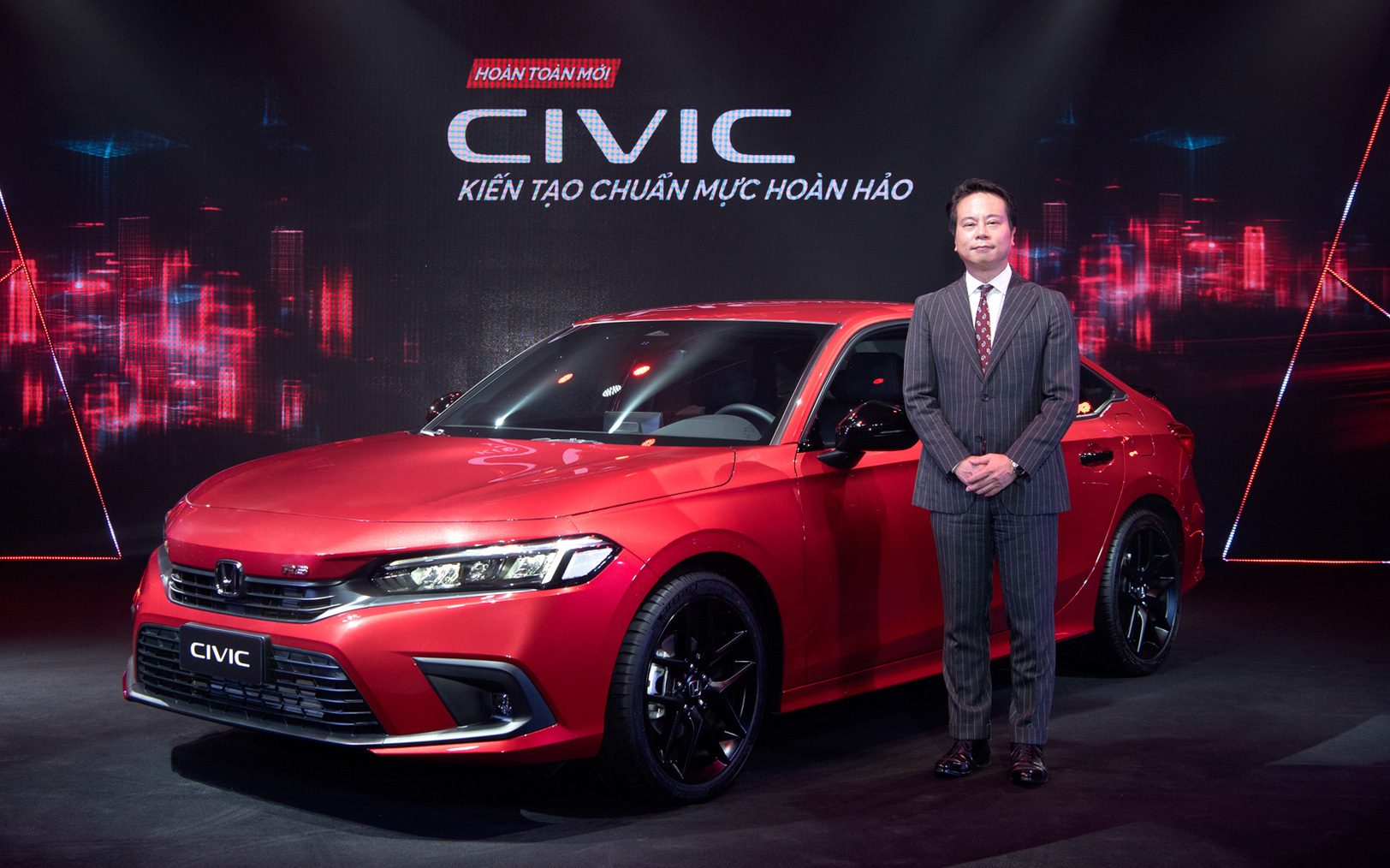 Honda Civic 2022 chính thức ra mắt tại Việt Nam: Nâng cấp từ trong ra ngoài, giá 730-870 triệu đồng - chờ quyết đầu Toyota Corolla Altis