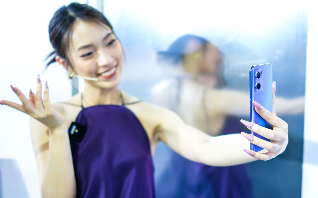 Trải nghiệm Reno7 Z 5G: Smartphone đầu tiên có viền sáng kép, giá 10,5 triệu đồng